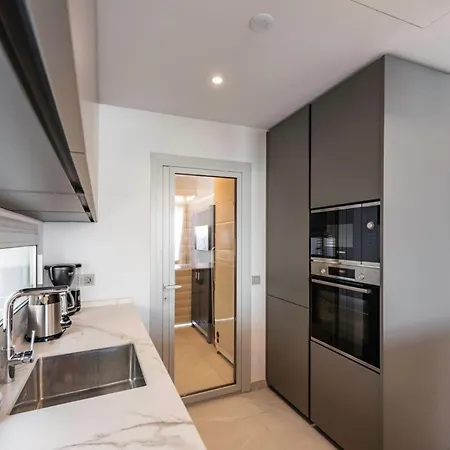 Golden Luxury 2 Bedroom Sea View