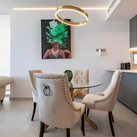 Golden Luxury 2 Bedroom Sea View Apartment *
