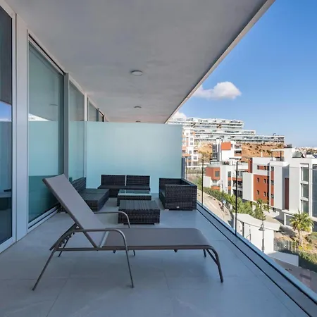 Golden Luxury 2 Bedroom Sea View