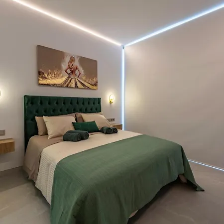 Golden Luxury 2 Bedroom Sea View Apartment