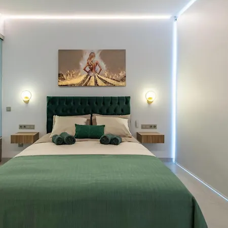 Golden Luxury 2 Bedroom Sea View