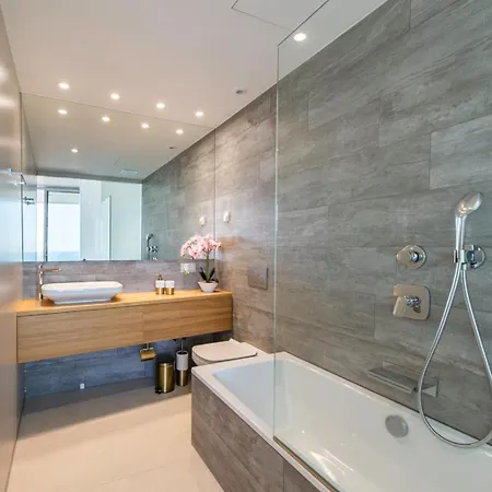 Apartment Golden Luxury 2 Bedroom Sea View