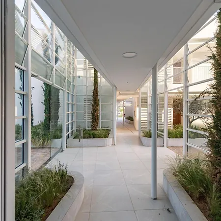 Golden Luxury 2 Bedroom Sea View *
