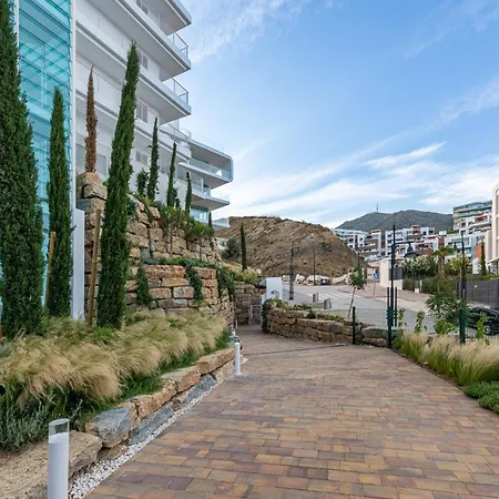 Golden Luxury 2 Bedroom Sea View *